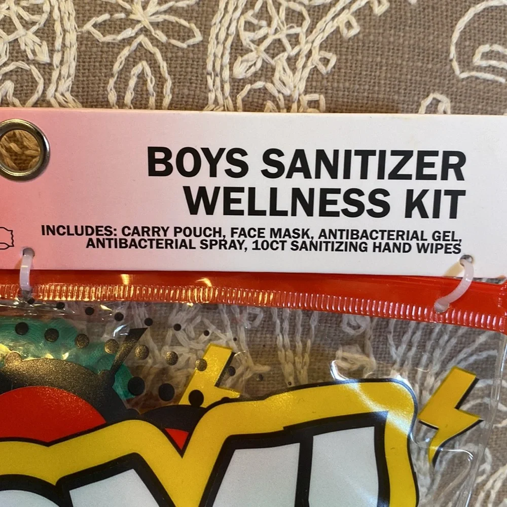 ❤️💛💙💚NWT Boys Sanitizer 5PC Wellness Kit